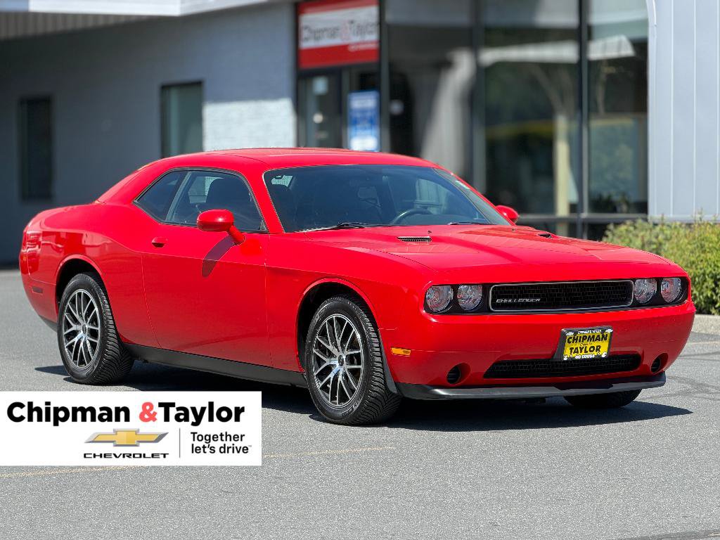 Used 2014 Dodge Challenger SXT RWD image 1
