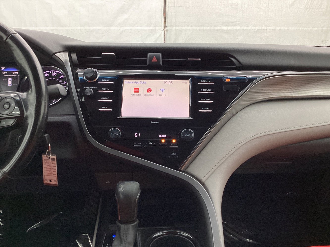 Used 2020 Toyota Camry SE image 29