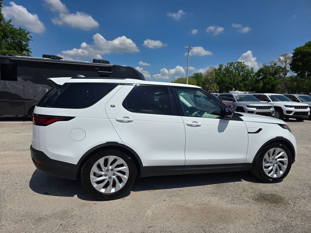 Used 2025 Land Rover Discovery S image 7