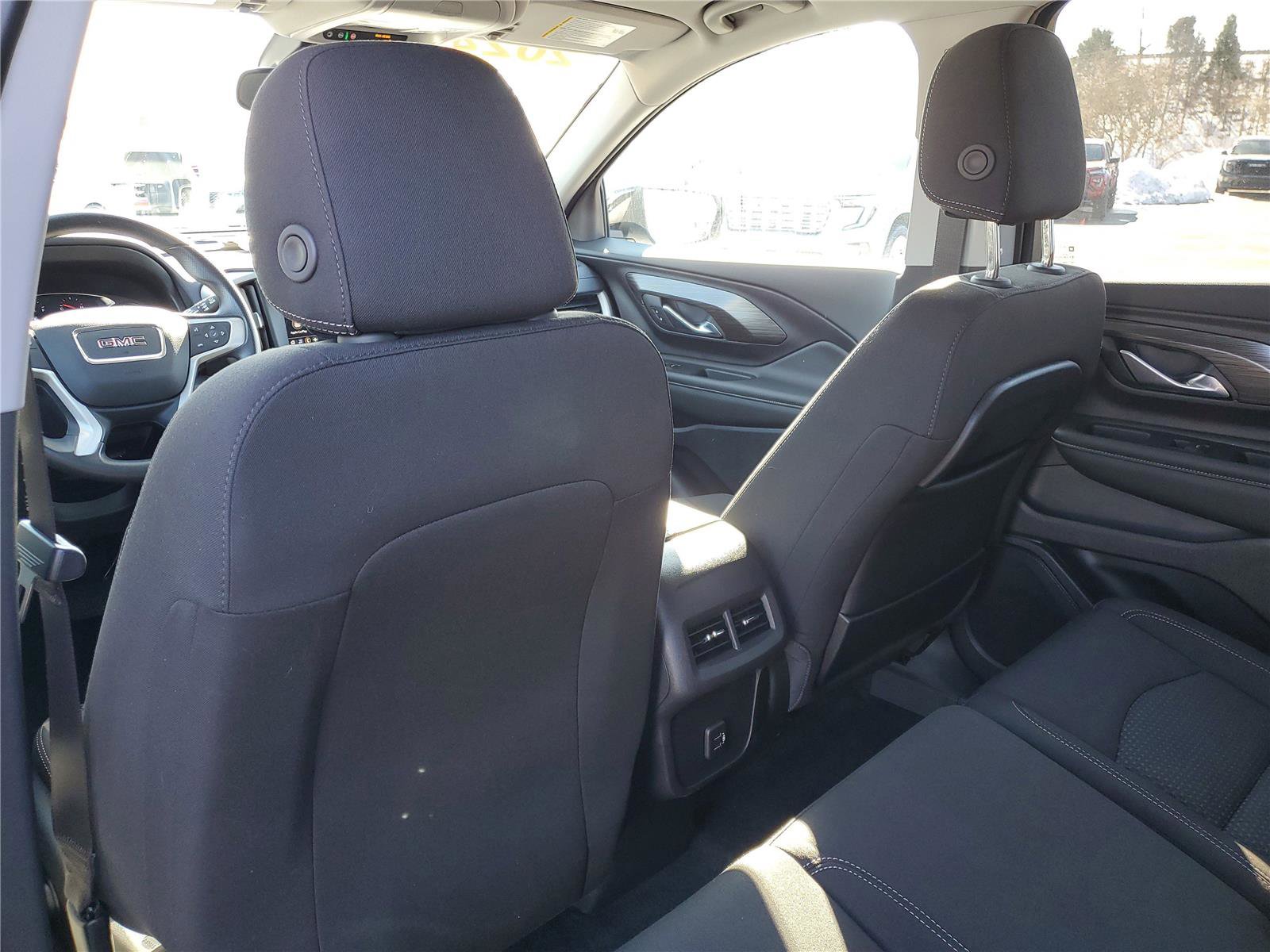 Used 2024 GMC Terrain SLE w/ Driver Convenience Package image 15