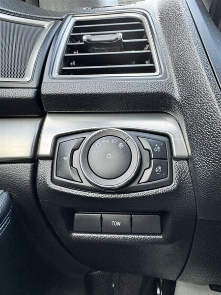 Used 2018 Ford Explorer XLT AWD/4WD image 15