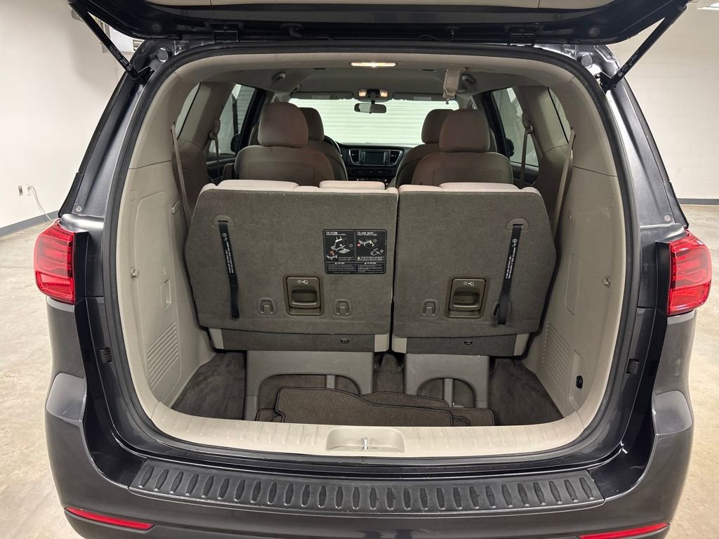 Used 2021 Kia Sedona LX image 19