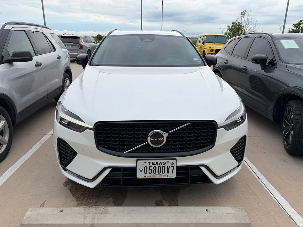 Used 2024 Volvo XC60 B5 Plus w/ Protection Package Premier AWD/4WD image 3