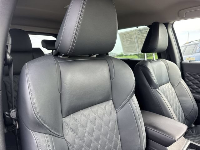 Used 2023 Mitsubishi Outlander SEL AWD/4WD image 34