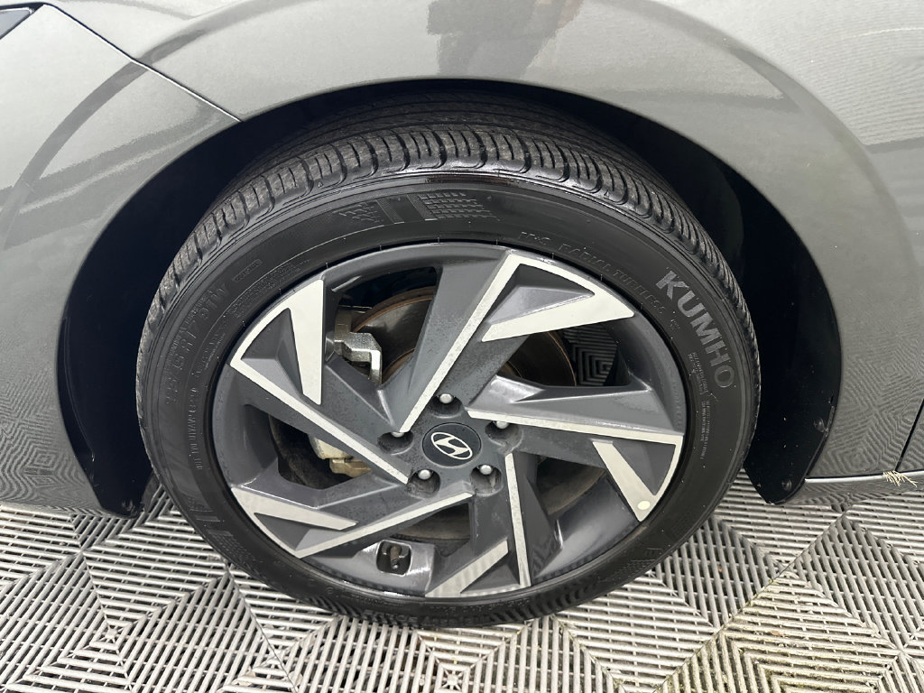 Used 2025 Hyundai Elantra Limited FWD image 12