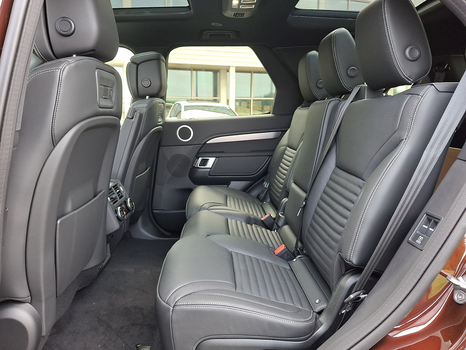 New 2026 Land Rover Discovery Limited Edition AWD/4WD image 10