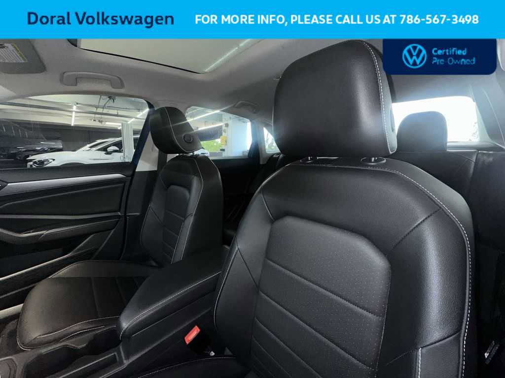 Certified 2023 Volkswagen Jetta SE w/ Panoramic Sunroof Package FWD image 14