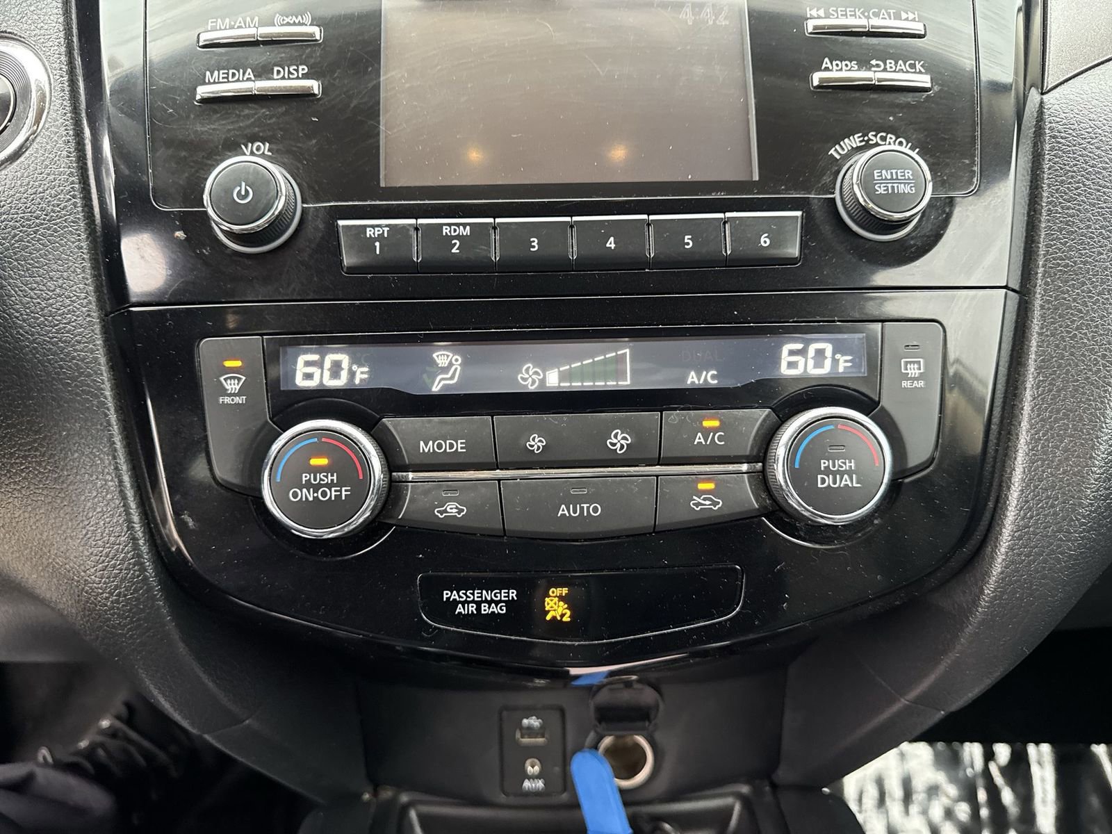 Used 2016 Nissan Rogue SV image 16