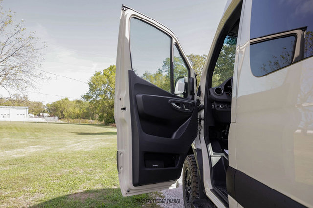 Used 2025 Mercedes-Benz Sprinter 2500 image 49
