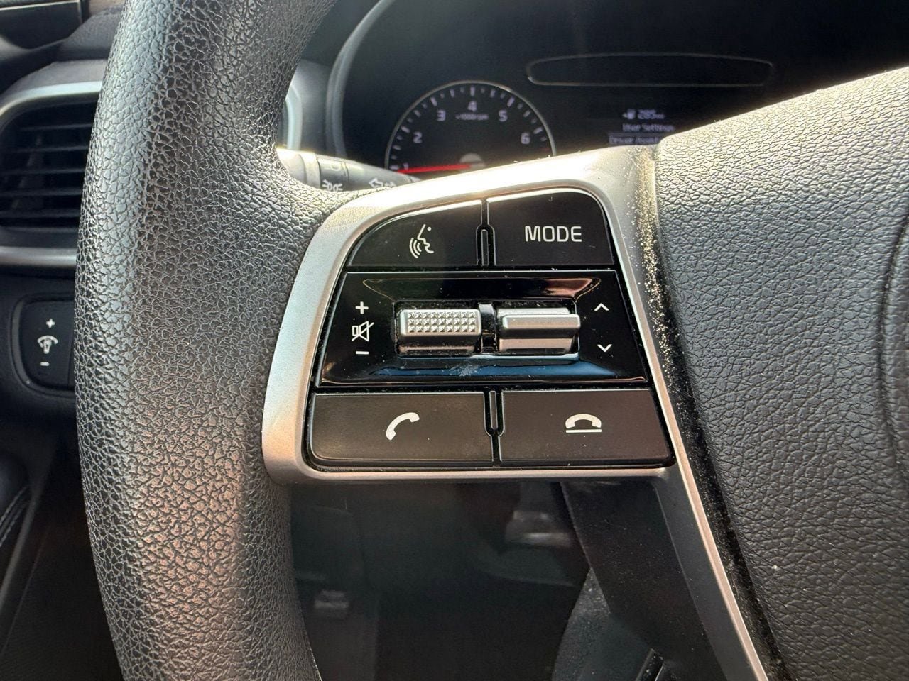 Used 2019 Kia Sorento FWD V6 image 13