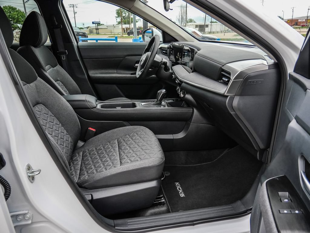 Used 2025 Nissan Kicks SV AWD/4WD image 14