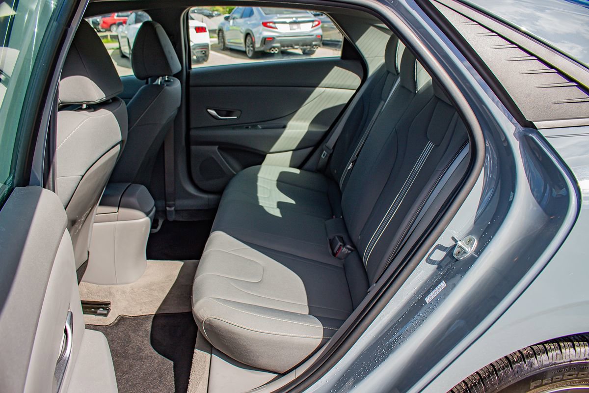 Used 2022 Hyundai Elantra SEL w/ Convenience Package FWD image 14