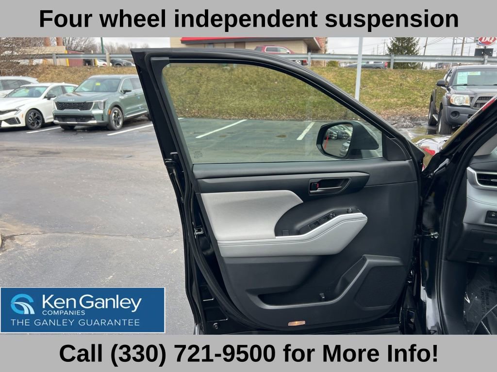 Used 2023 Toyota Highlander L image 25