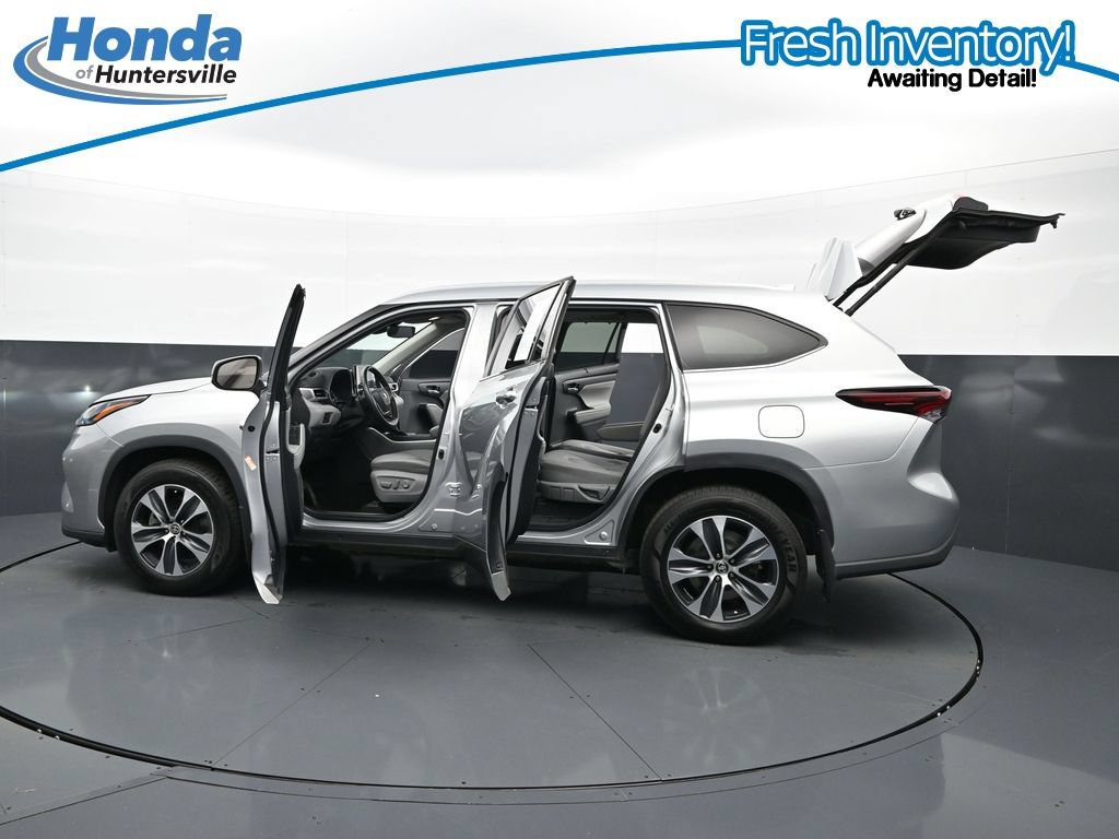 Used 2024 Toyota Highlander XLE FWD image 44