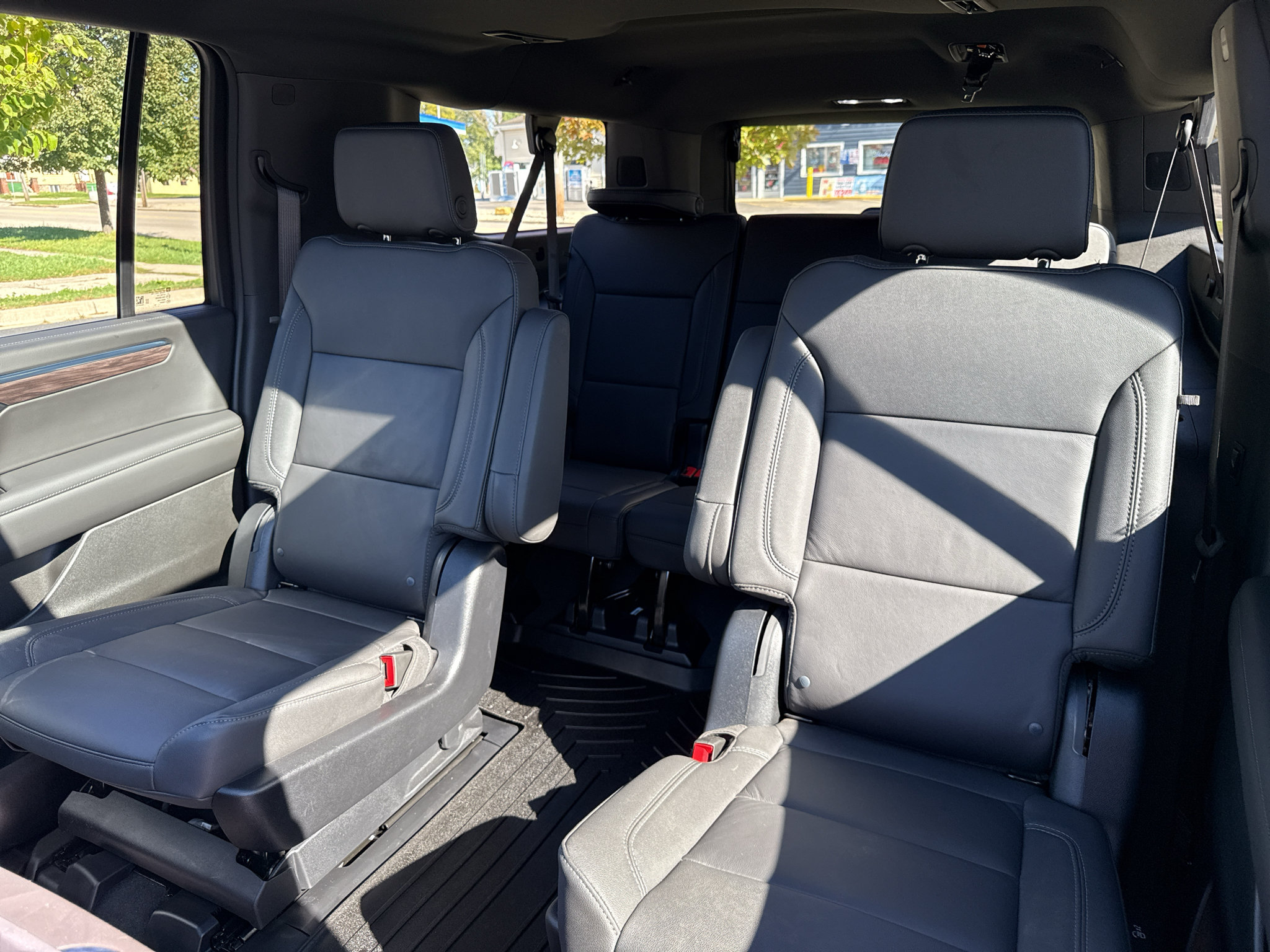 Used 2025 Chevrolet Suburban Z71 w/ Z71 Off-Road Package AWD/4WD image 39