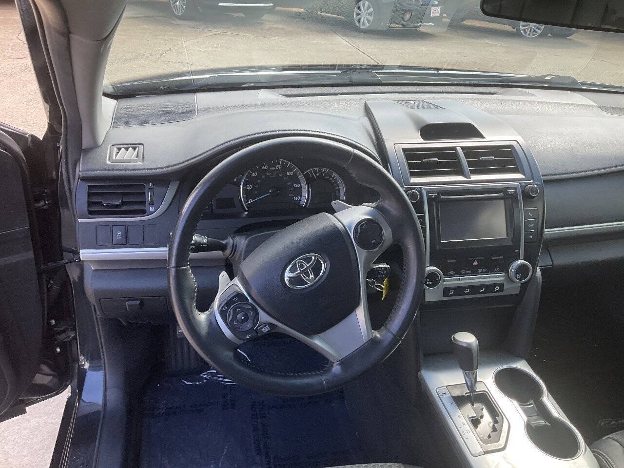 Used 2014 Toyota Camry SE FWD image 13