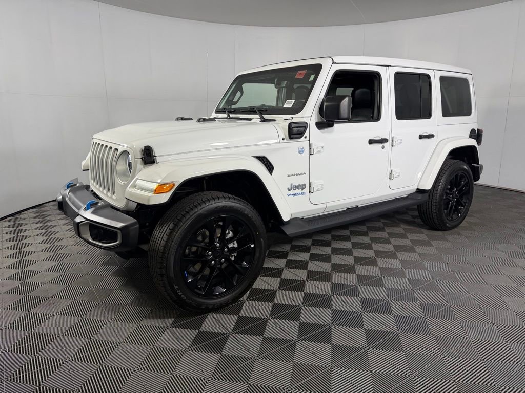 Used 2022 Jeep Wrangler Unlimited Sahara w/ Cold Weather Group AWD/4WD image 3