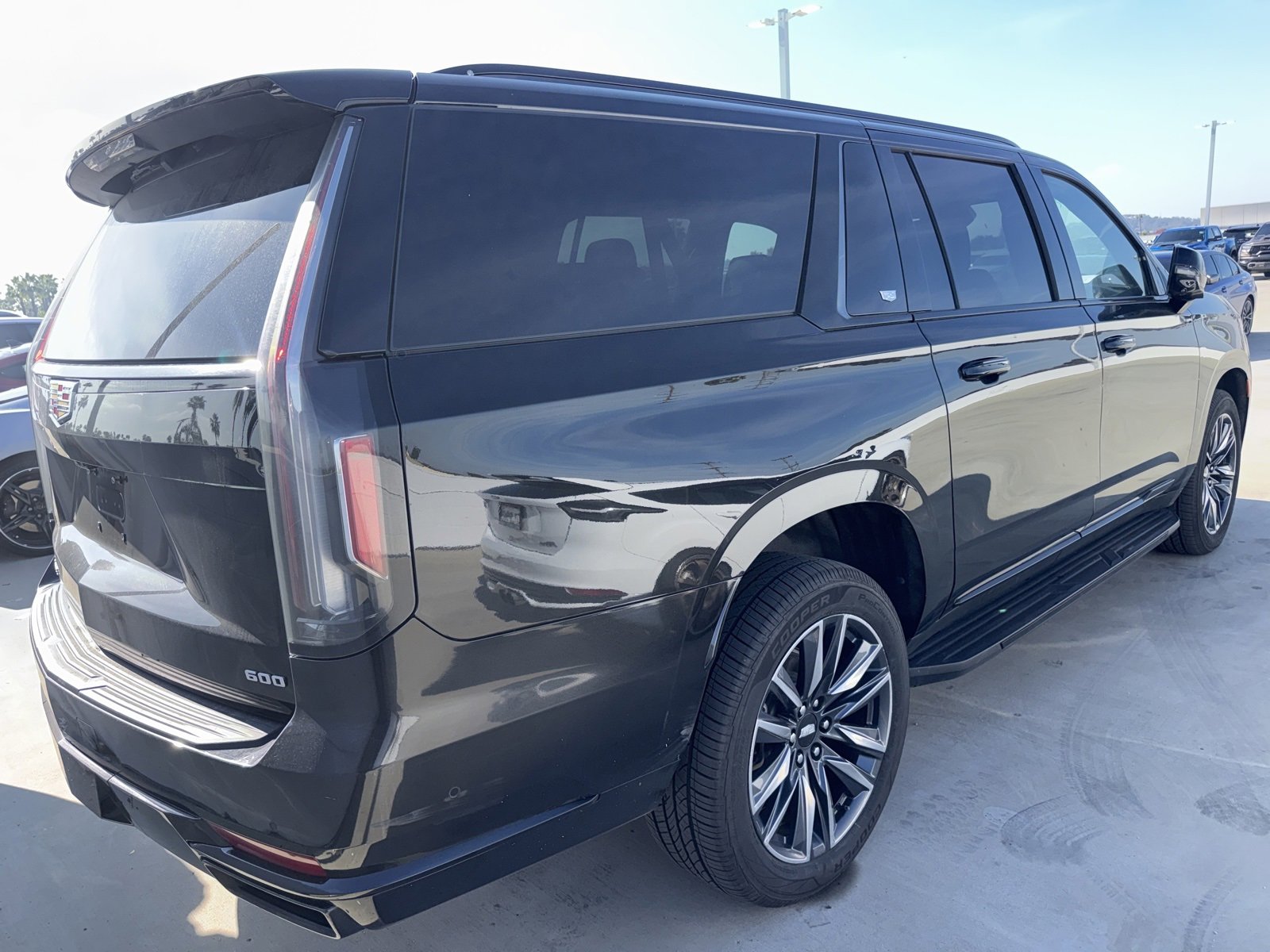 Used 2023 Cadillac Escalade ESV Sport image 3