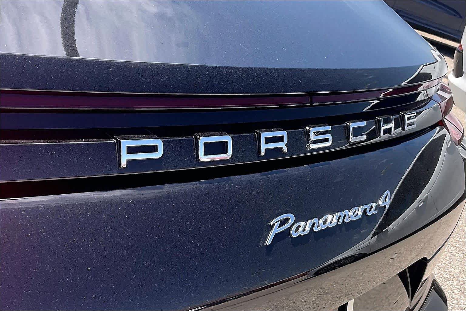 Used 2018 Porsche Panamera 4 AWD/4WD image 31