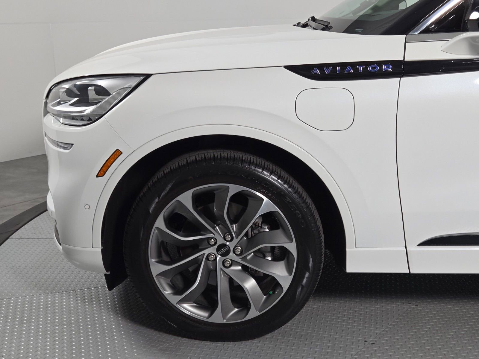 Used 2023 Lincoln Aviator Grand Touring w/ Equipment Group 301A image 9