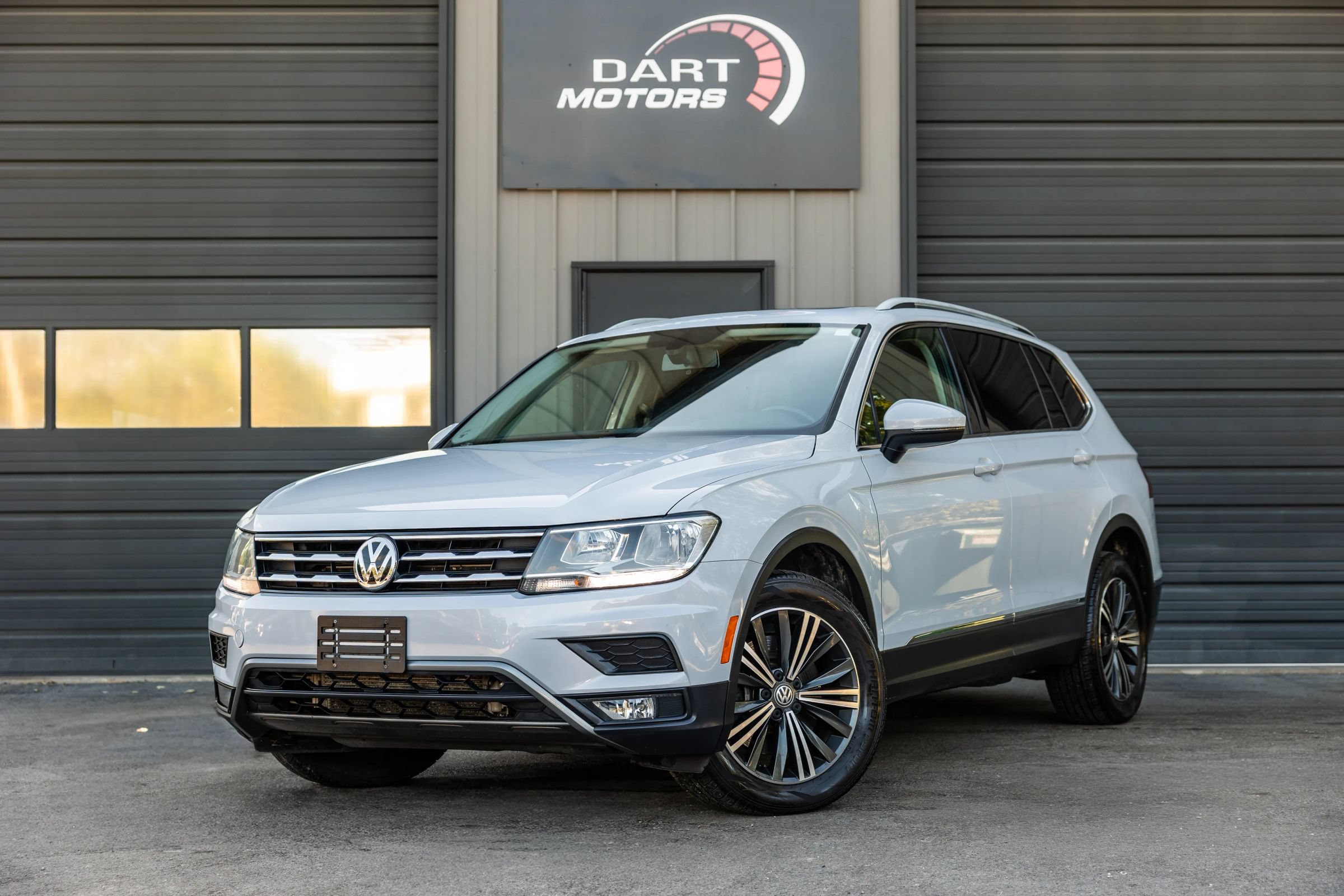 Used 2018 Volkswagen Tiguan SEL FWD image 1