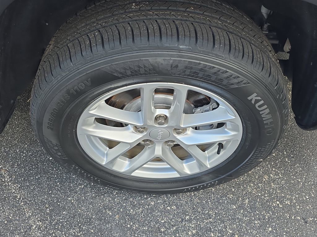 Used 2022 Jeep Grand Cherokee L Laredo w/ Luxury Tech Group I image 5