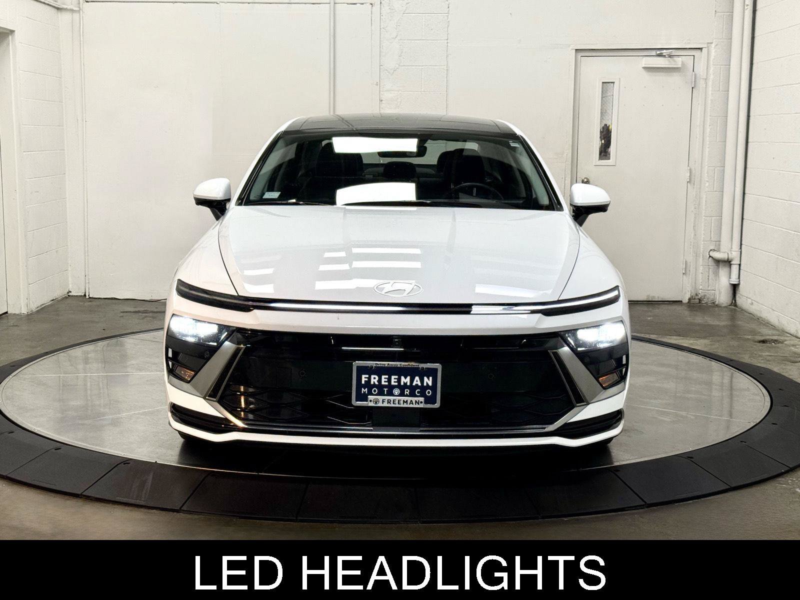 Used 2025 Hyundai Sonata Limited FWD image 3