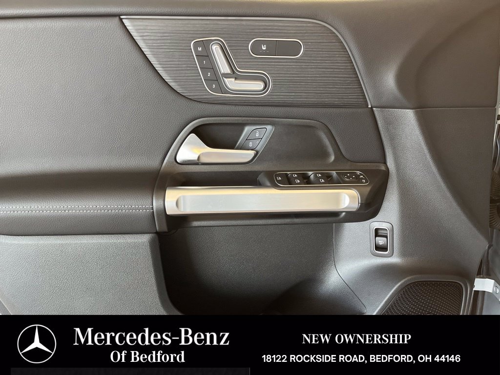 Used 2026 Mercedes-Benz GLB 250 4MATIC image 11