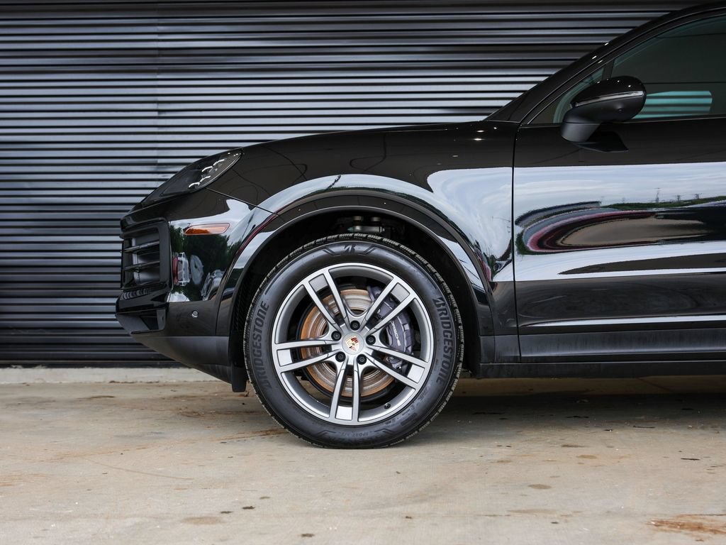 Certified 2025 Porsche Cayenne AWD/4WD image 13