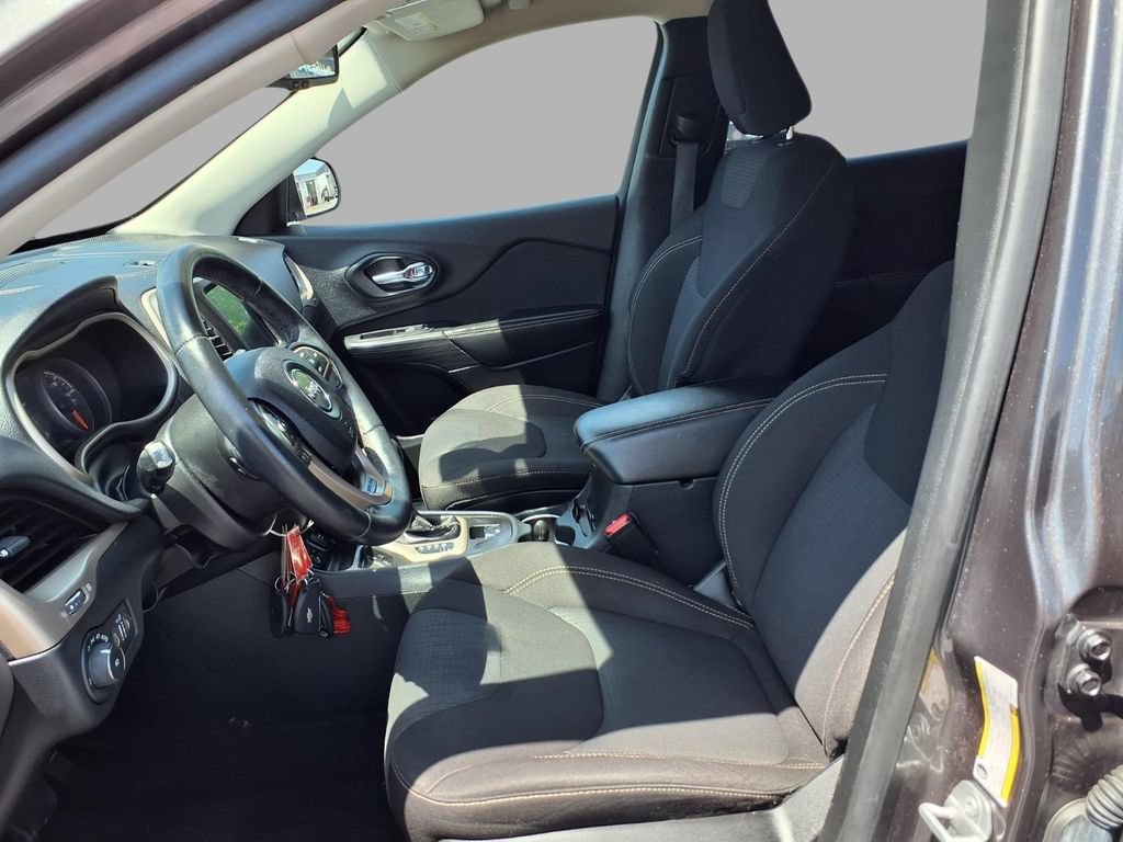 Used 2016 Jeep Cherokee Latitude w/ Safety/Convenience Group FWD image 20