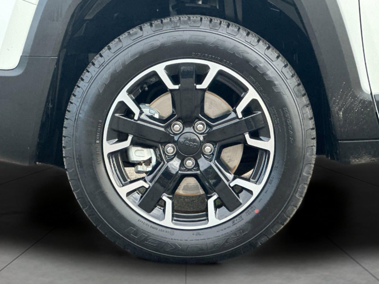 Used 2023 Jeep Renegade Trailhawk w/ Trailer Tow Group image 25