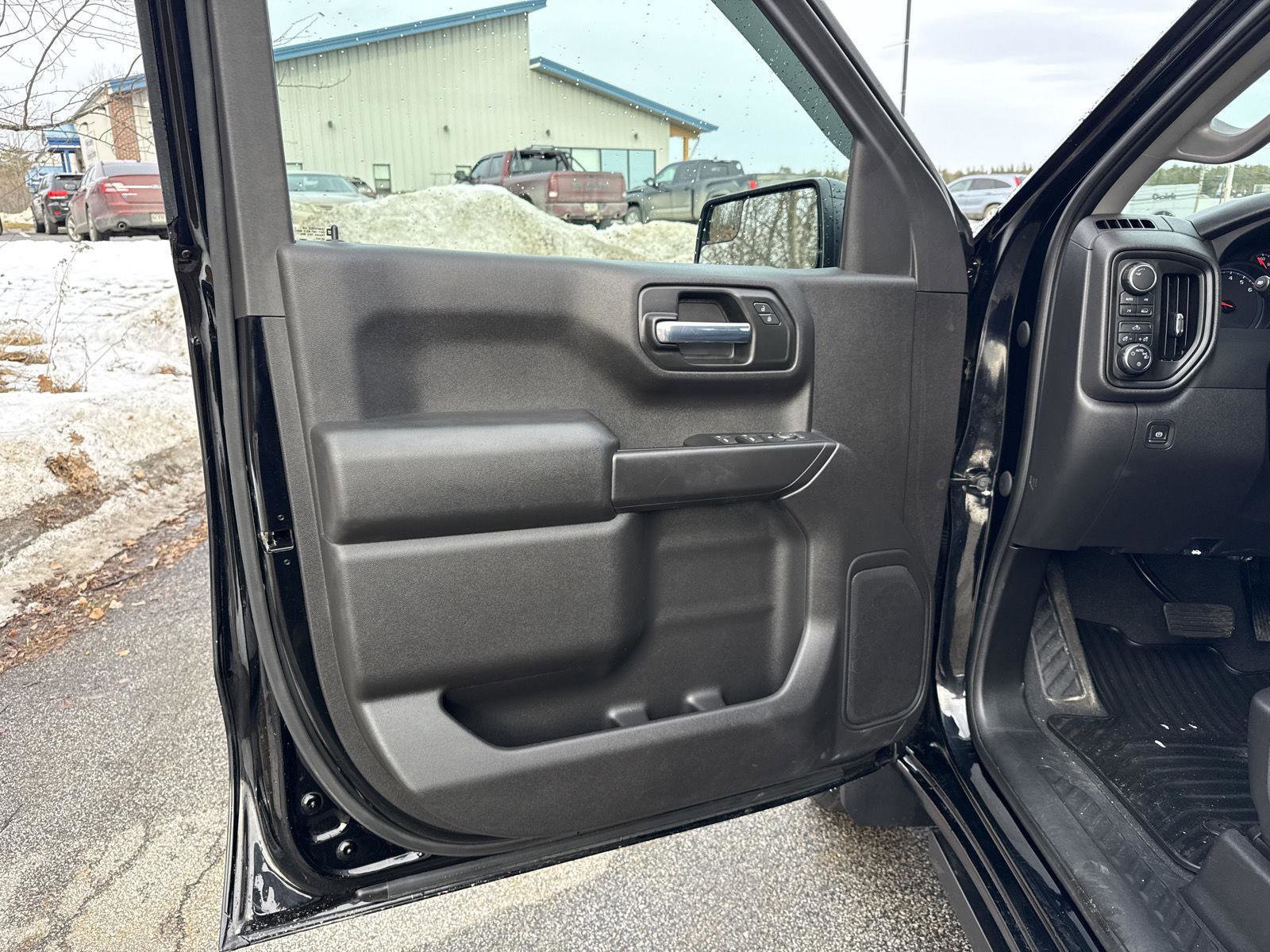 Used 2023 Chevrolet Silverado 1500 Custom image 12