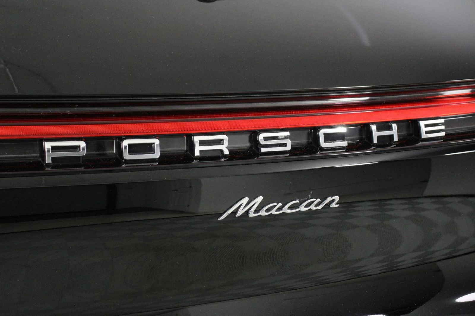 Certified 2025 Porsche Macan image 22