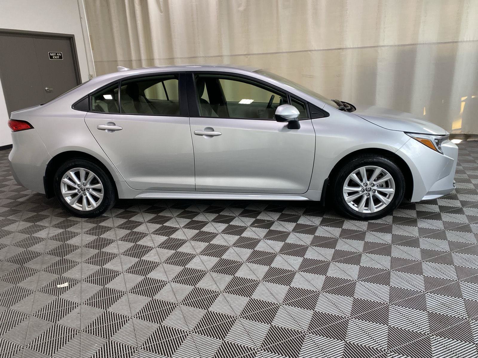 Used 2024 Toyota Corolla LE w/ LE Convenience Package FWD image 8