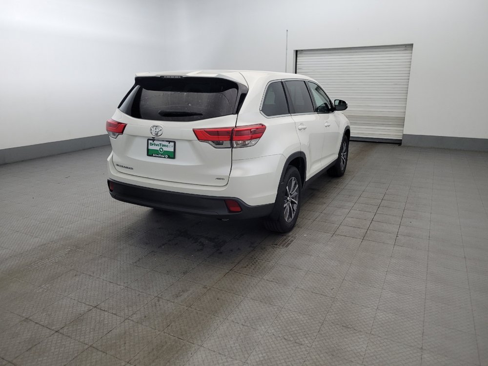 Used 2019 Toyota Highlander LE AWD/4WD image 9