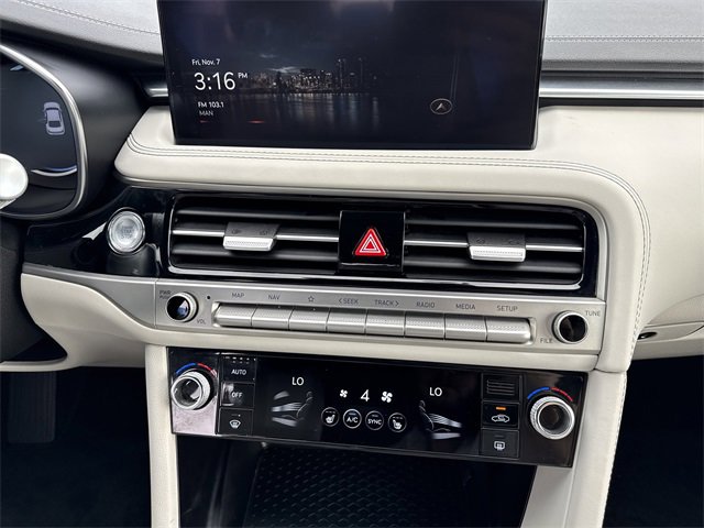Used 2025 Genesis G70 2.5T image 16