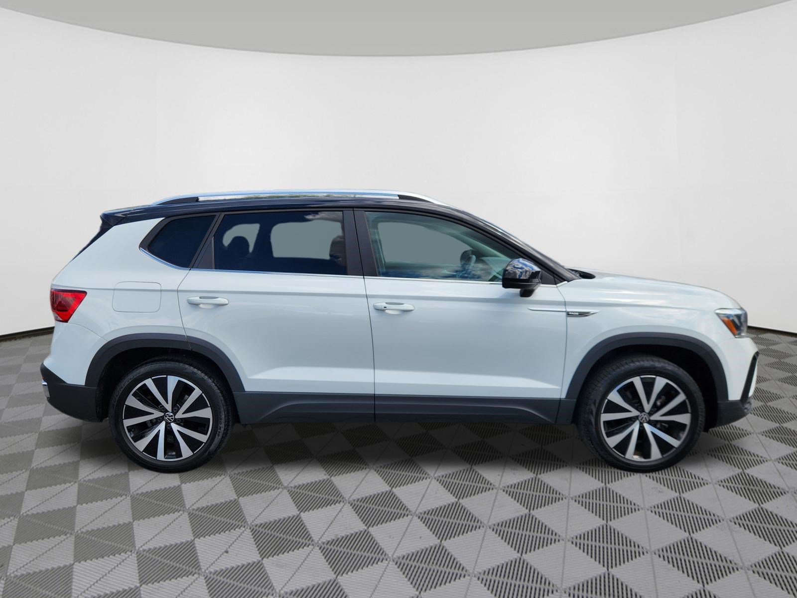 Used 2023 Volkswagen Taos SE AWD/4WD image 6
