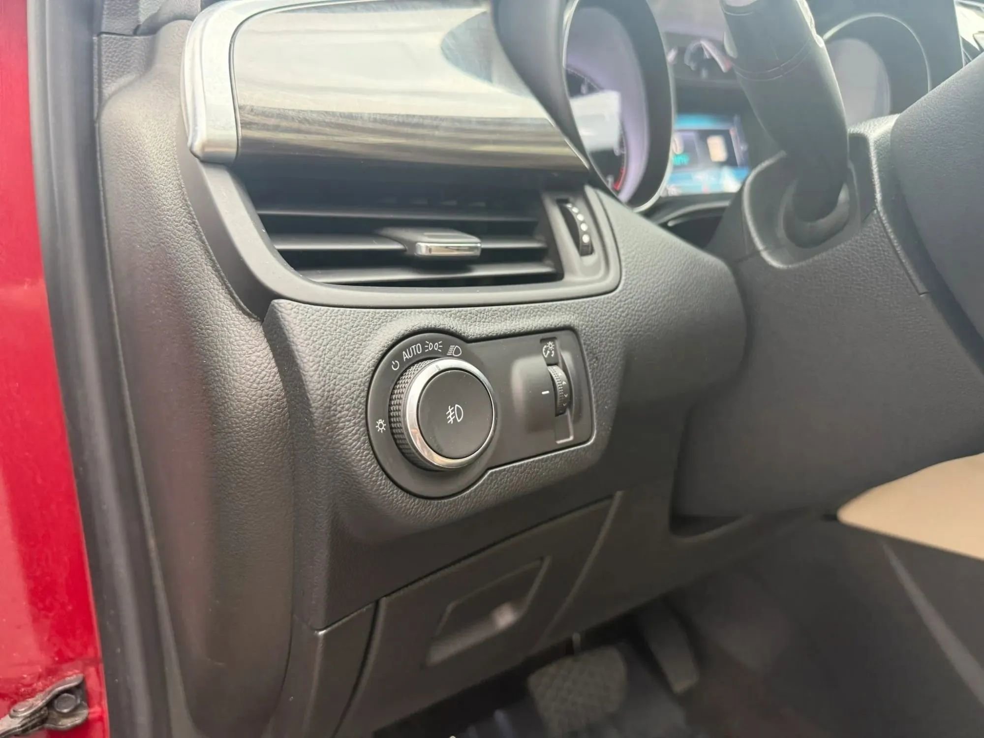 Used 2019 Buick Envision Essence FWD image 15