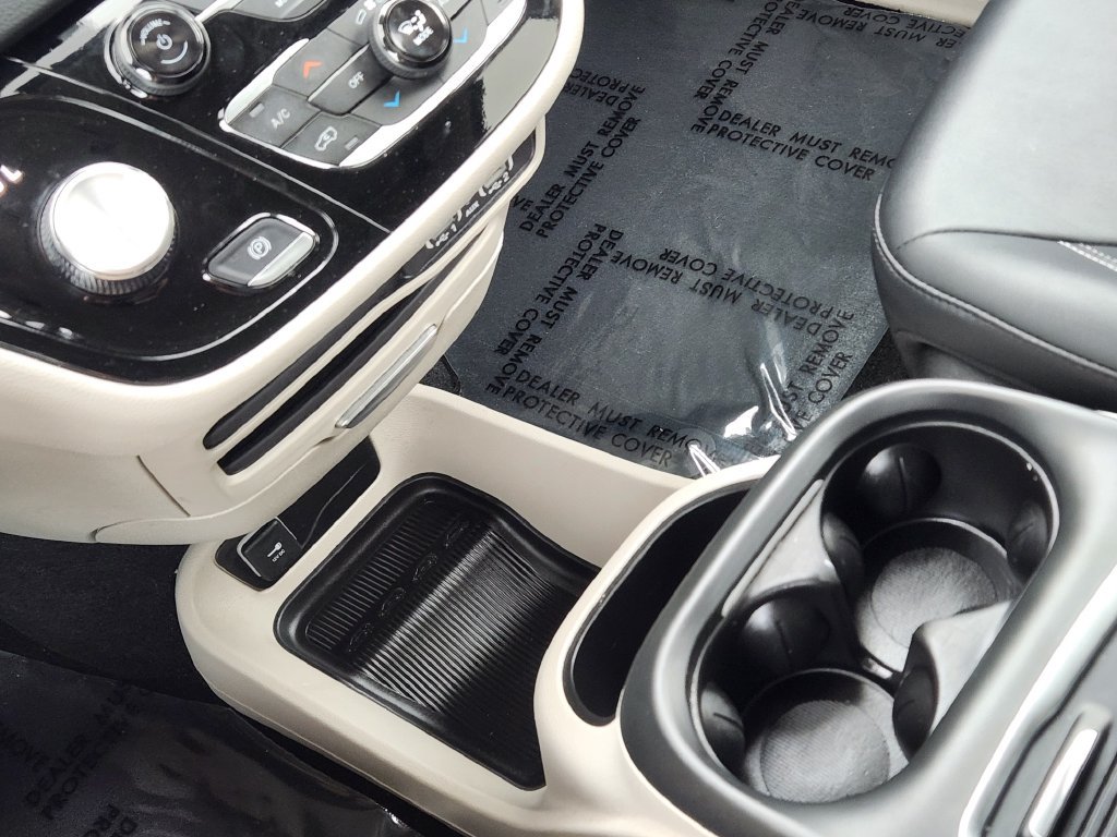 Used 2024 Chrysler Pacifica Touring-L FWD image 10