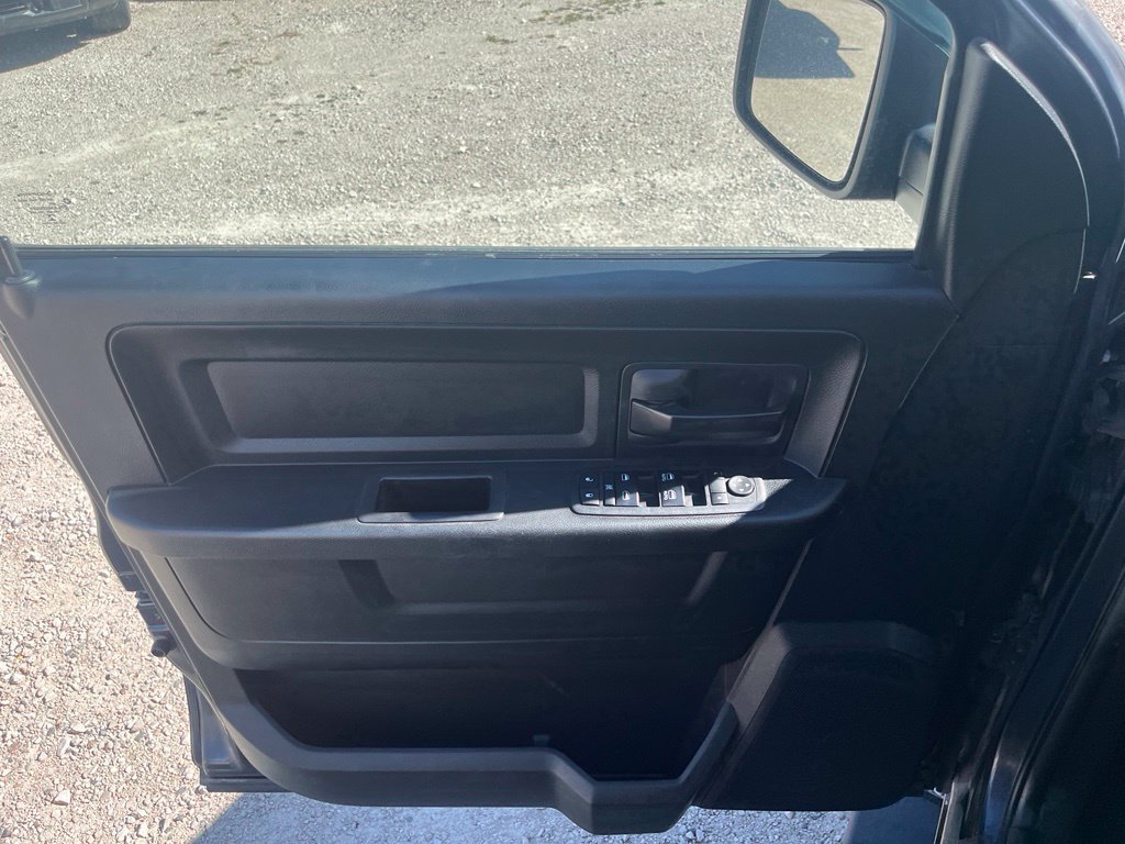 Used 2018 RAM 1500 ST w/ SXT Appearance Group AWD/4WD image 15