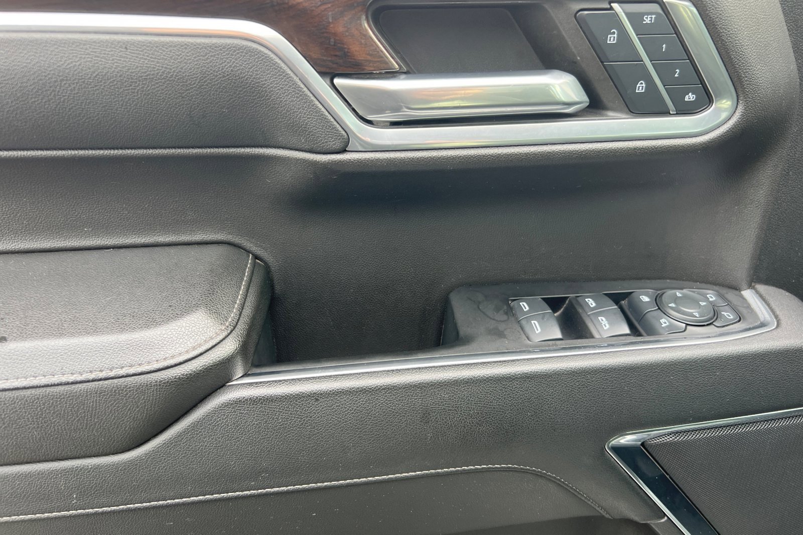 Used 2024 GMC Sierra 1500 SLT image 8