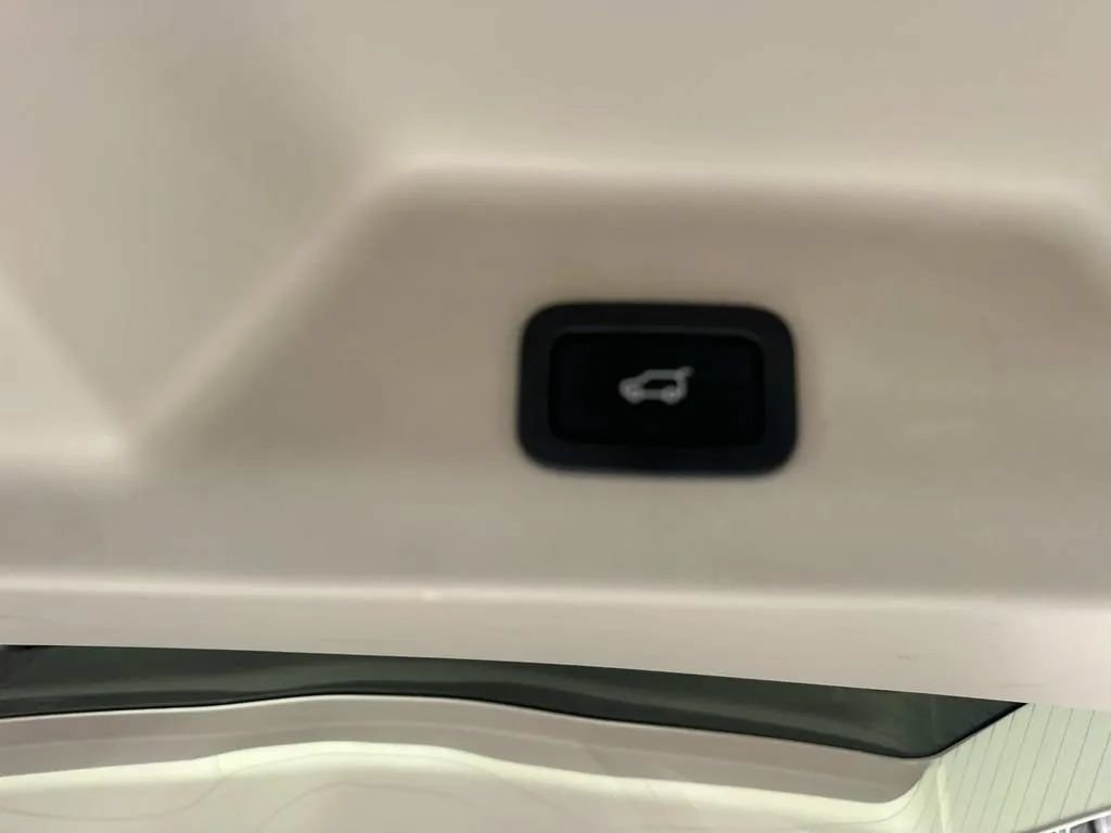 Used 2017 Land Rover Range Rover Supercharged AWD/4WD image 12