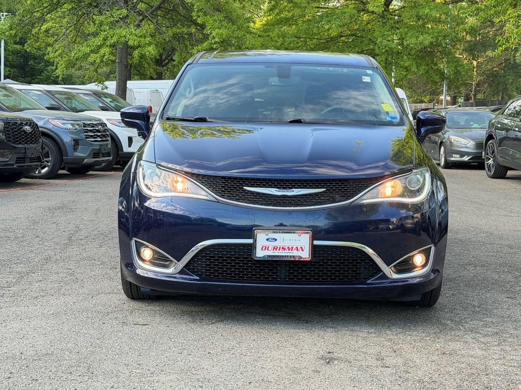 Used 2019 Chrysler Pacifica Touring Plus FWD image 2