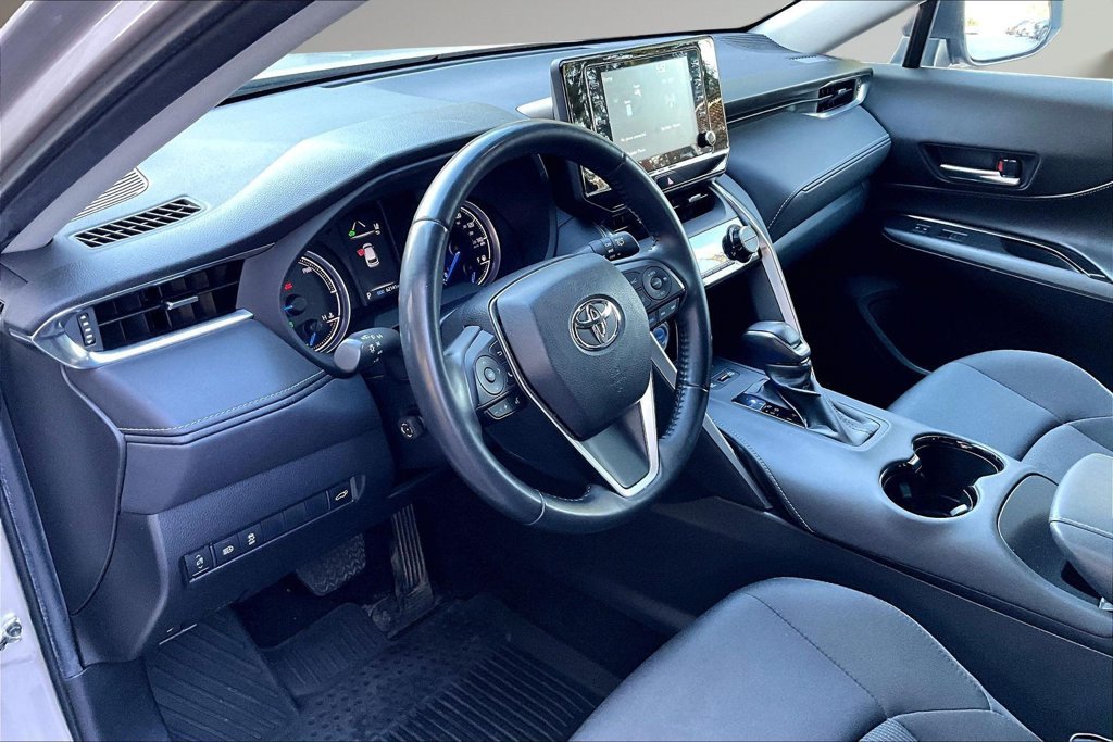 Used 2022 Toyota Venza LE AWD/4WD image 17