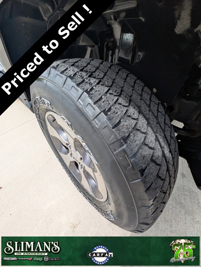 Used 2018 Jeep Wrangler Unlimited Sahara w/ Connectivity Group image 36