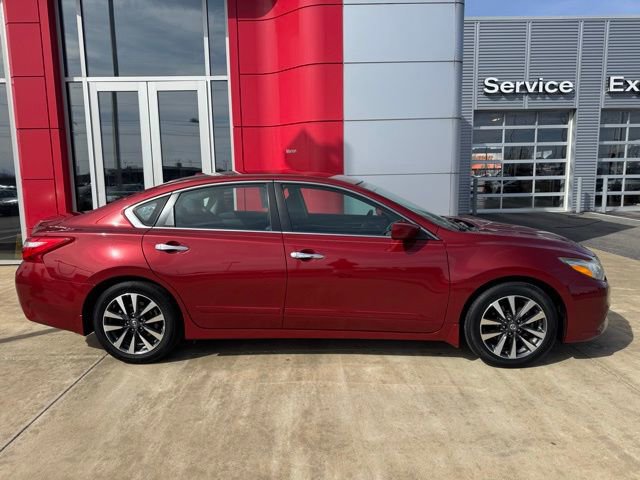 Used 2017 Nissan Altima 2.5 SV image 3