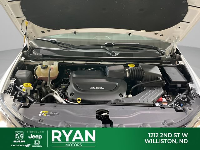 Used 2018 Chrysler Pacifica Touring-L FWD image 13