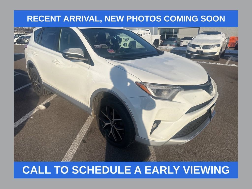 Used 2016 Toyota RAV4 SE image 1