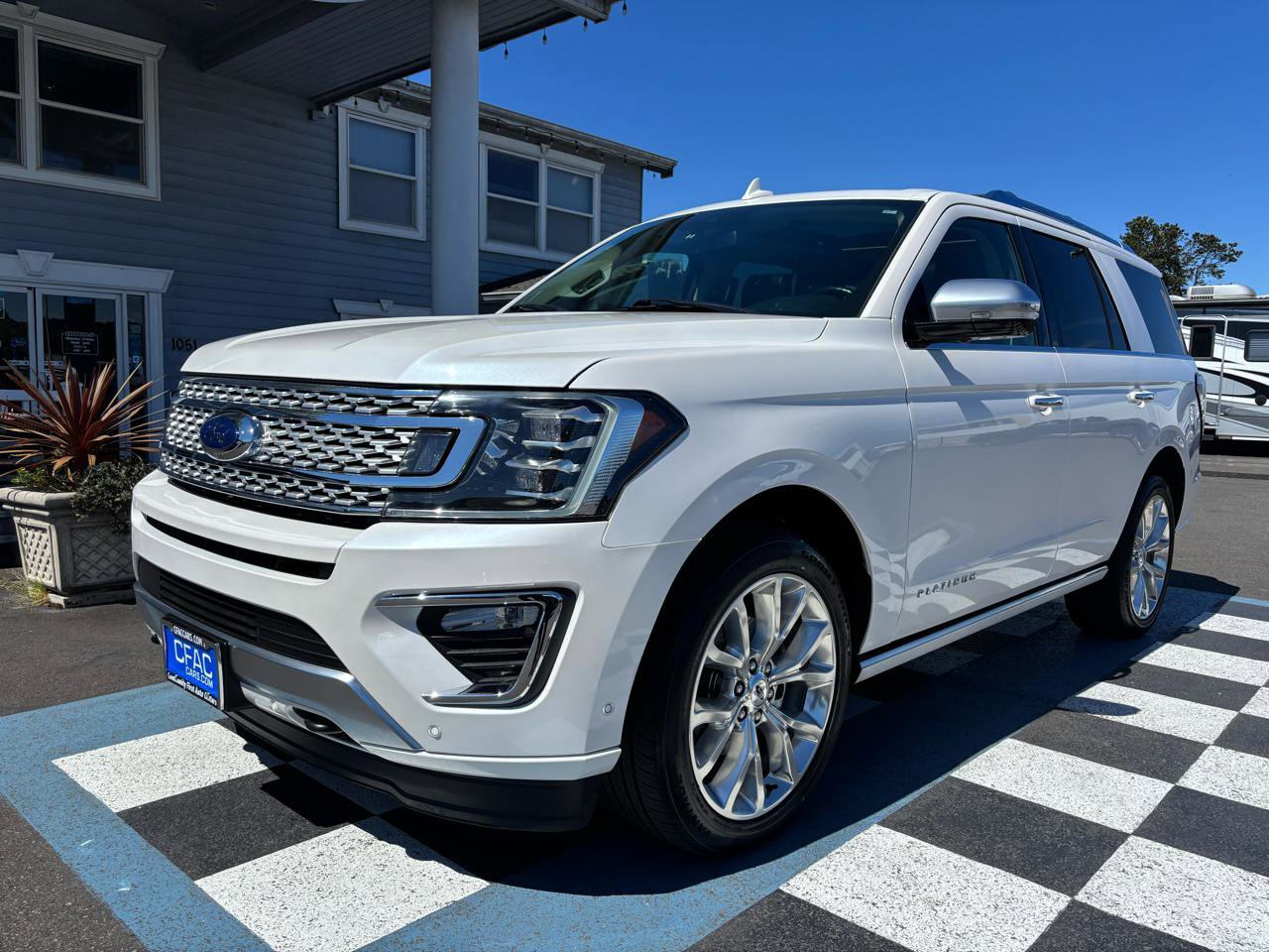 Used 2019 Ford Expedition Platinum AWD/4WD image 2