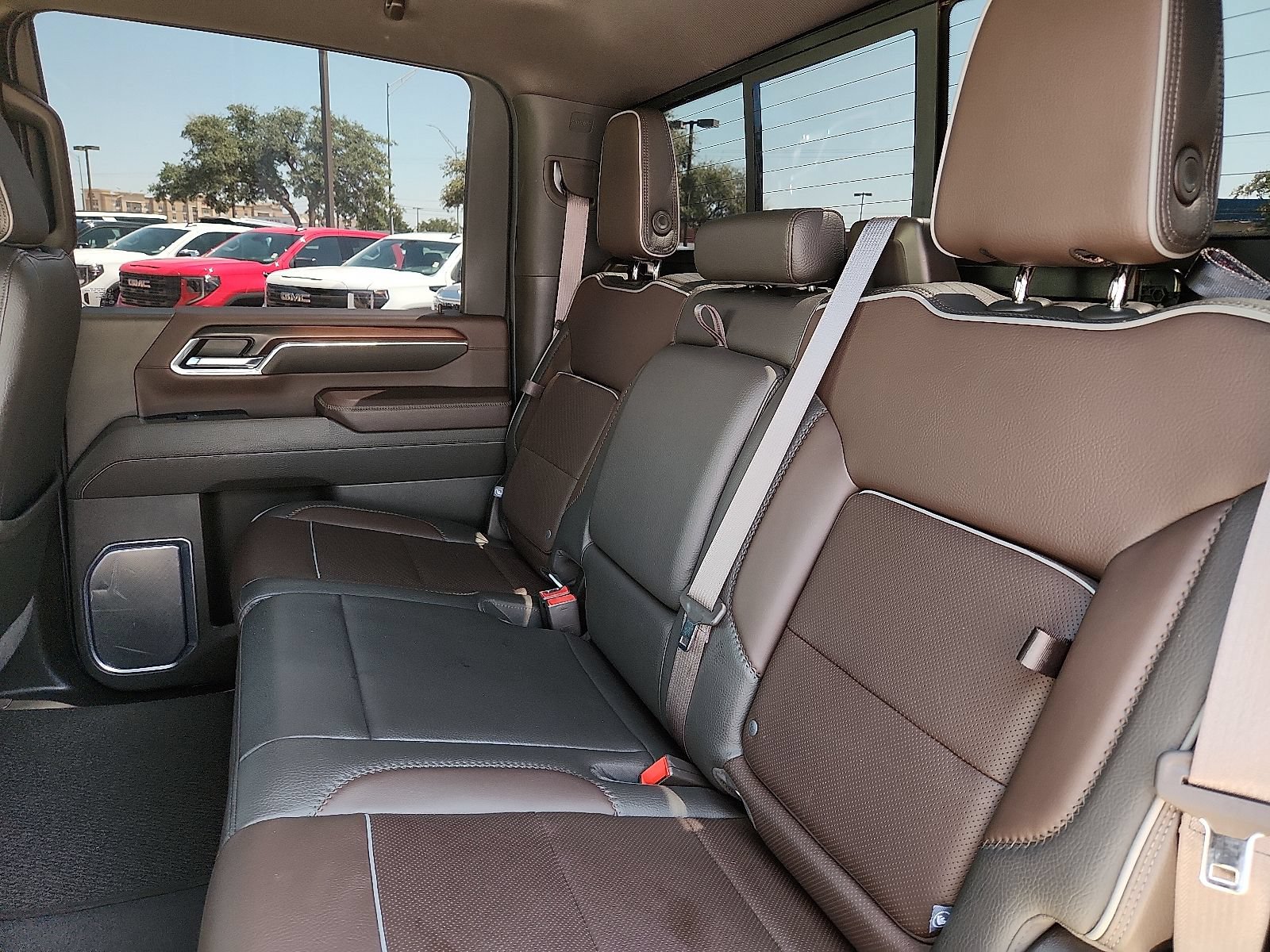Used 2024 GMC Sierra 2500 Denali w/ Technology Package AWD/4WD image 11